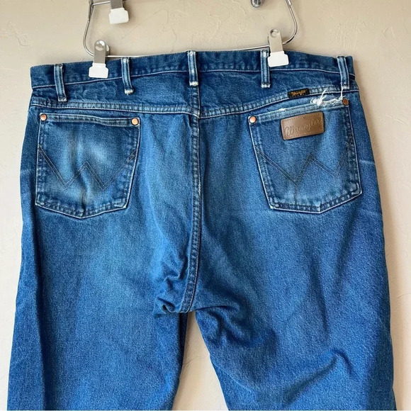 Vintage Wrangler Jeans 42x32 Cowboy Work Ranch Outdoors Mens Farmer Chore Hipste - Picture 10 of 13